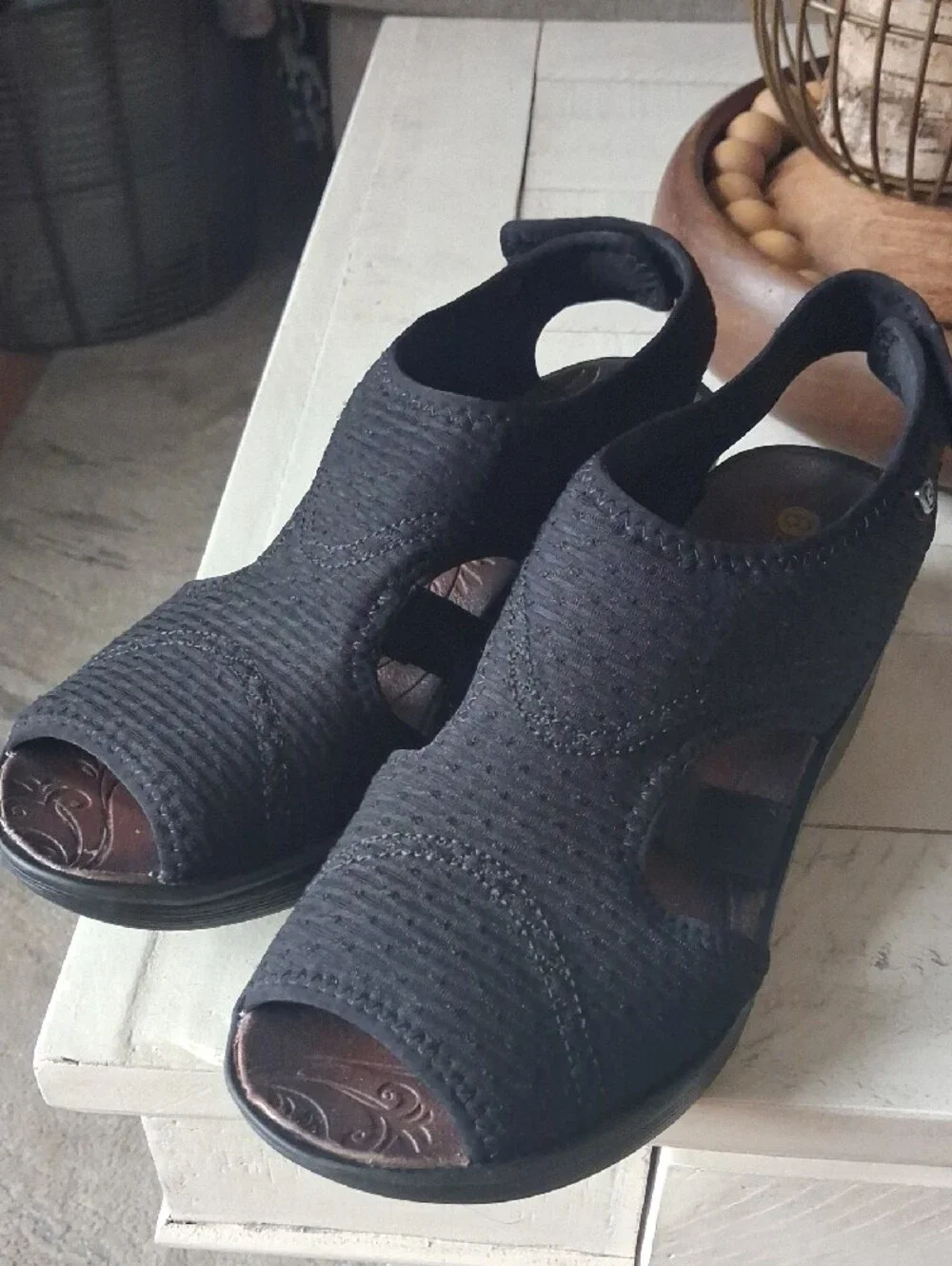 Bzees Men's Black Knit Wedge Sandals